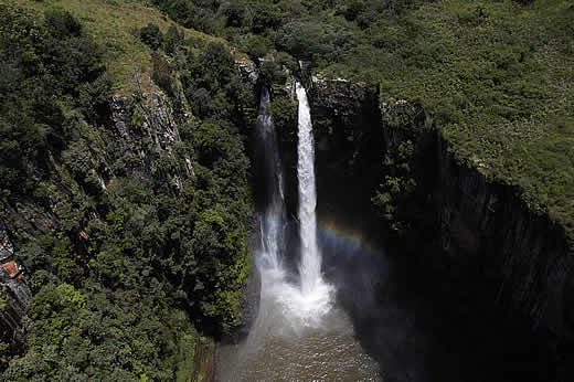 Mac Mac Falls seen from Sunrise Aviation Helicopter flight